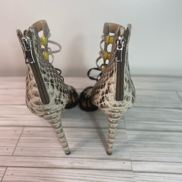 Steve Madden Sleik Sandals size 8 - Picture 4 of 13